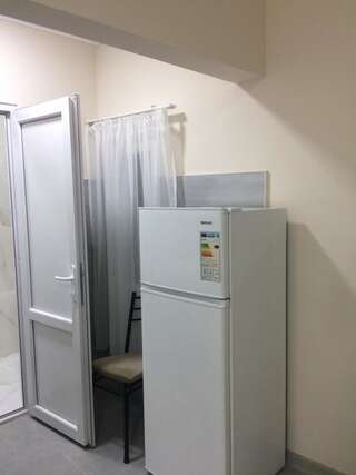 Гостевой дом Batumi Guesthouse 28a Батуми Стандартный двухместный номер с 2 отдельными кроватями и видом на сад-5