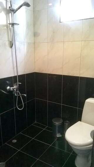 Гостевой дом Batumi Guesthouse 28a Батуми Стандартный семейный номер-16