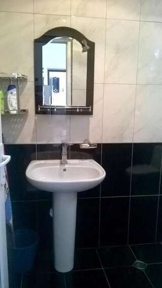 Гостевой дом Batumi Guesthouse 28a Батуми Стандартный семейный номер-25